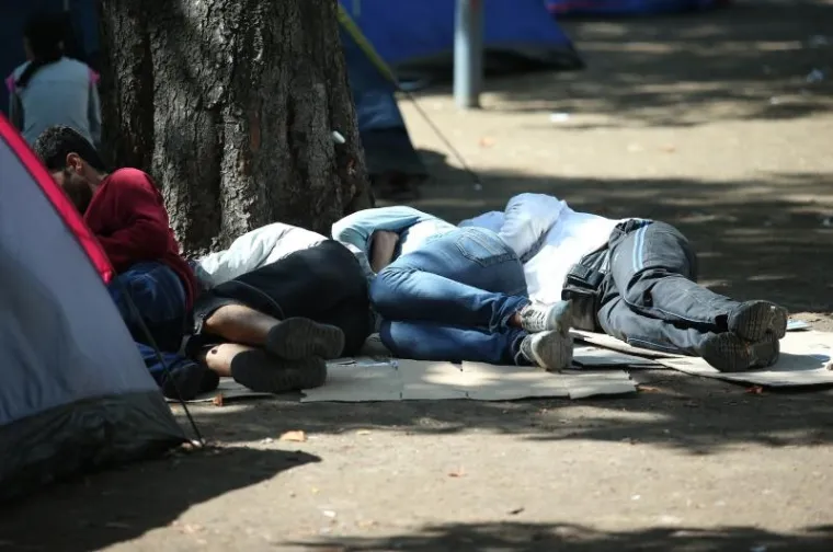 Imigranti iz ratovima poharanih Afganistana, Sirije, Iraka, Palestine..., preplavili su sredi&scaron;te Beograda. U parkovima pored autobusnog i željezničkog kolodvora dnevno boravi oko 1.000 imigranata do daljnjeg puta prema Mađarskoj.