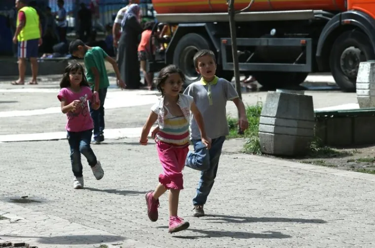 Imigranti iz ratovima poharanih Afganistana, Sirije, Iraka, Palestine..., preplavili su sredi&scaron;te Beograda. U parkovima pored autobusnog i željezničkog kolodvora dnevno boravi oko 1.000 imigranata do daljnjeg puta prema Mađarskoj.