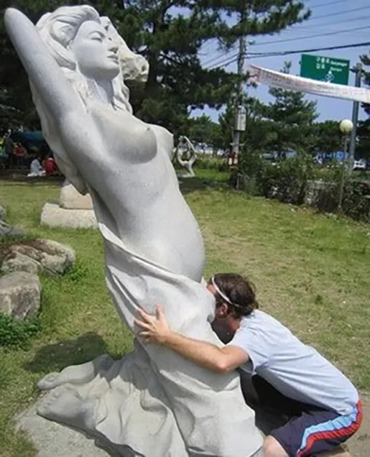 NEKULTURNI TURISTI: Mislite li da im treba oduzeti putovnicu ili da je sve nevina &scaron;ala?