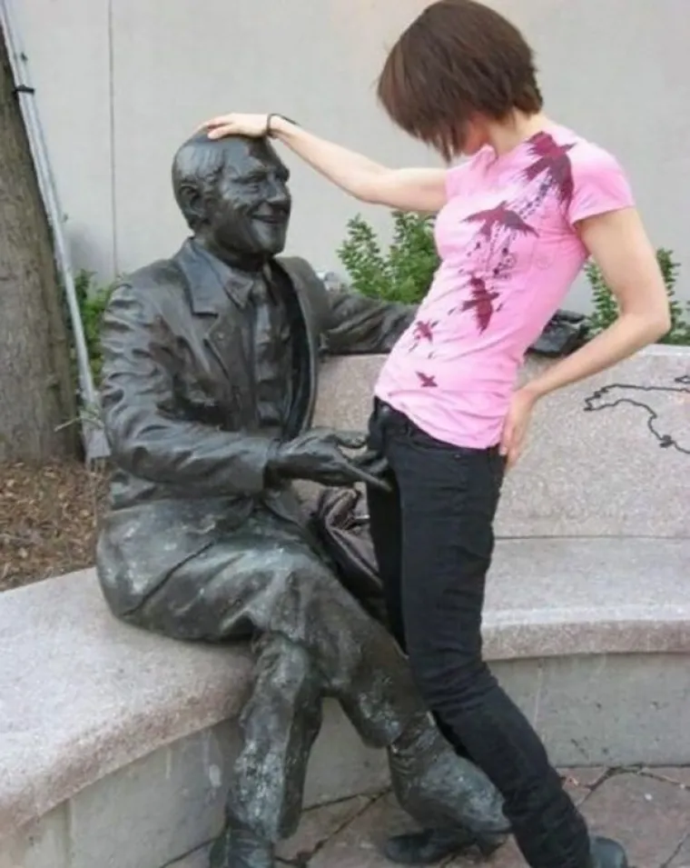 NEKULTURNI TURISTI: Mislite li da im treba oduzeti putovnicu ili da je sve nevina &scaron;ala?