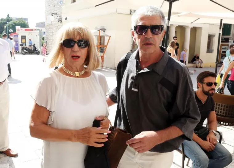 SUZAMA I PLJESKOM: &Scaron;ibenik se oprostio od Arsena Dedića