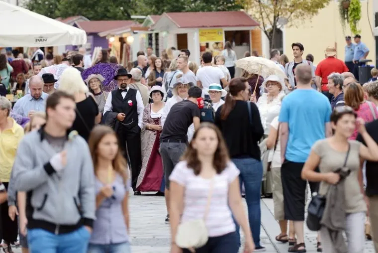 Pod sloganom 'Pokreni svoju kreativnost' počela je desetodnevna manifestacija 17. Špancirfest.