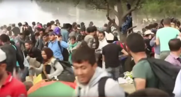 U petak je izbio sukob između migranata i policije koja je upotrijebila suzavac