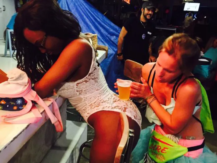 Jeste li već nazdravili vikendu ili se čuvate za kasnije? Oni su rano počeli...