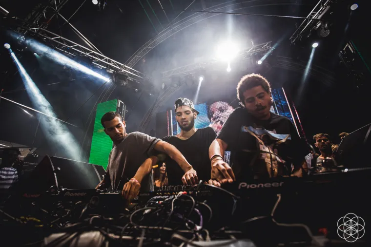 Vi&scaron;e od 70 DJ-a nastupilo je u klubovima Papaya, Aquarius i Kalypso te na partyjima na brodu.