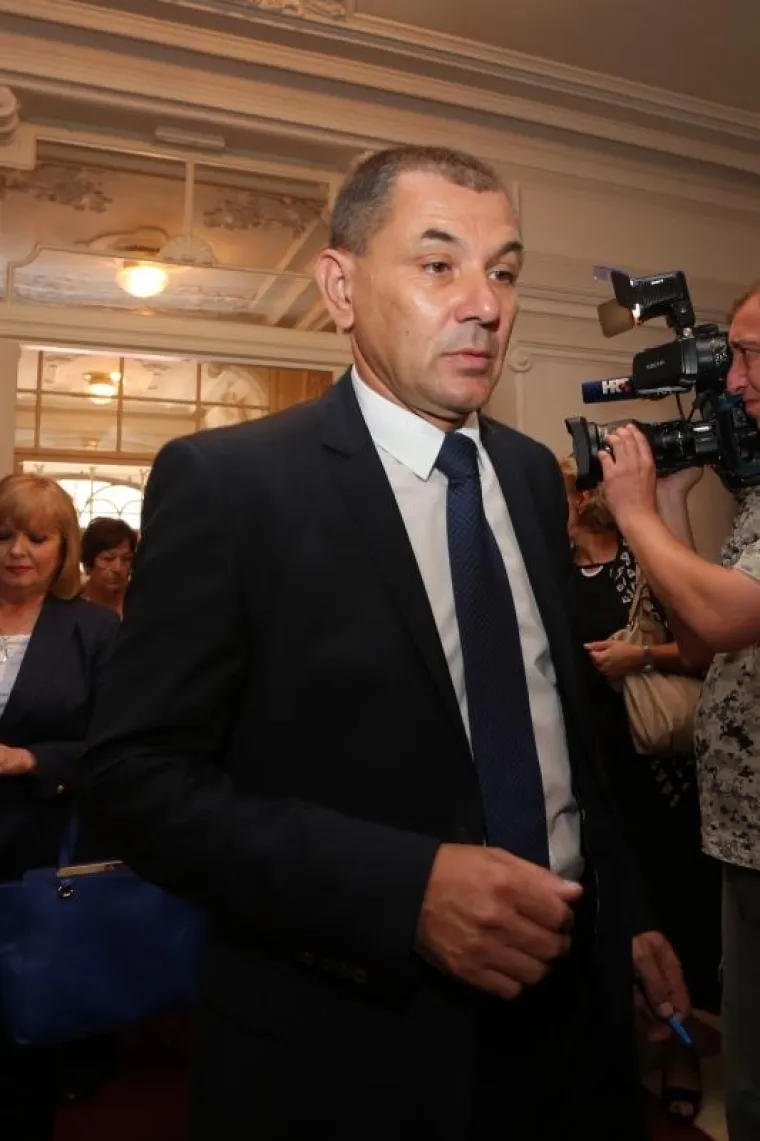 Arsena su ispratili prijatelji i kolege glazbenici.