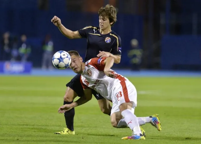 Nogometaši Dinama pobijedili su pred 17.000 gledatelja u Maksimiru albanski Skënderbeu s 4:1 i plasirali se u Ligu prvaka.