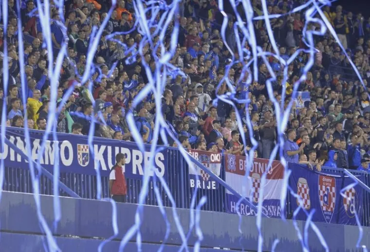 Nogometaši Dinama pobijedili su pred 17.000 gledatelja u Maksimiru albanski Skënderbeu s 4:1 i plasirali se u Ligu prvaka.