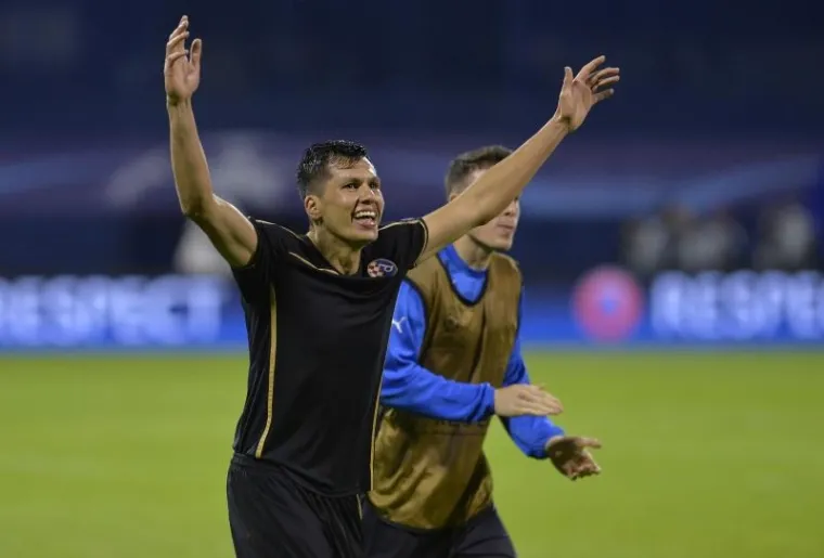 Nogometaši Dinama pobijedili su pred 17.000 gledatelja u Maksimiru albanski Skënderbeu s 4:1 i plasirali se u Ligu prvaka.