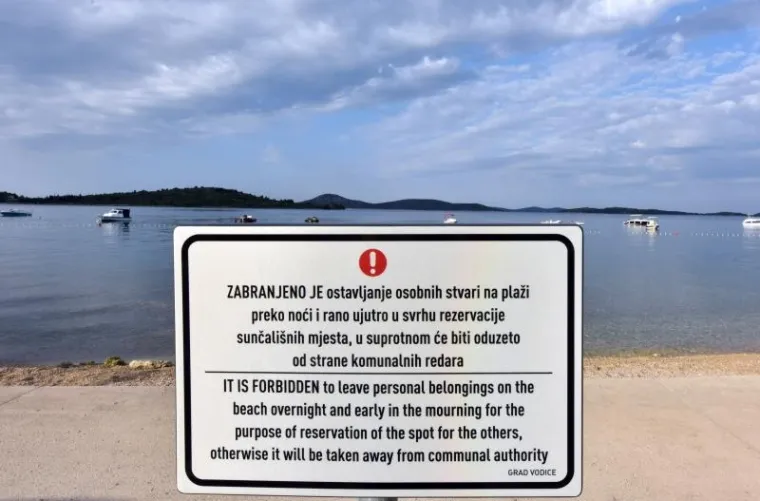 U dijelu obavijesti na hrvatskom jeziku autor, kako se čini, ima problema s padežima. Tako je napisano da će ostavljene stvari biti "oduzeto" umjesto "oduzete".