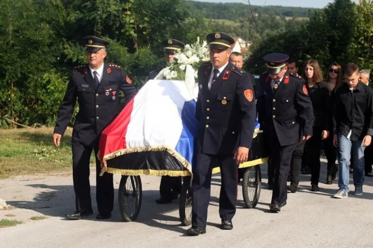 Obitelj i prijatelji oprostili su se od mlade kadetkinje.