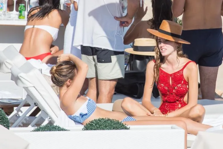 Chiara Ferragni najpoznatija je svjetska blogerica i dizajnerica, a s ostalim blogericama Tuulom Vintage i sestrama Aimeeom i Dani Song odlučila je ljetovati upravo u na&scaron;em Dubrovniku.