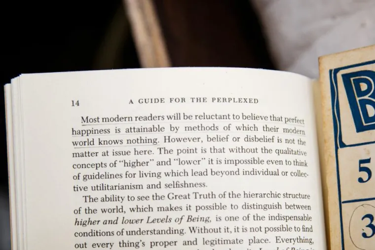 14. stranica - "Većina suvremenih čitatelja te&scaron;ko će povjerovati da se savr&scaron;enu sreću može dostići sredstvima koje suvremeni svijet ne poznaje"