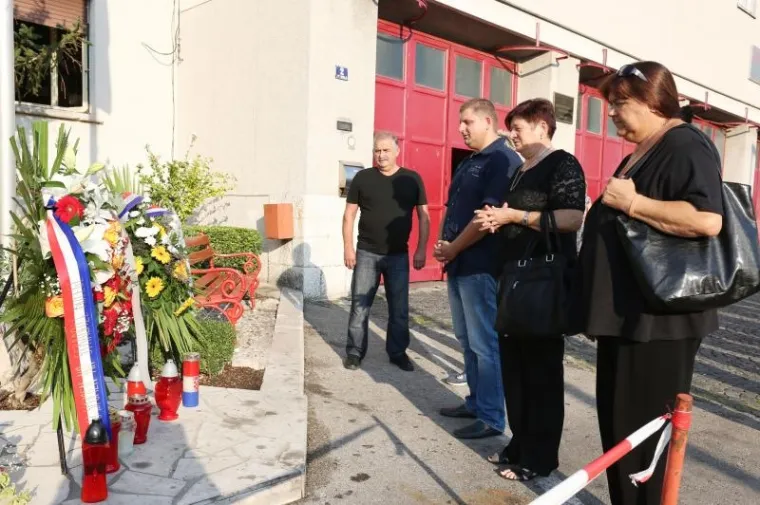 U &Scaron;ibeniku položeni vijenci za poginule vatrogasce