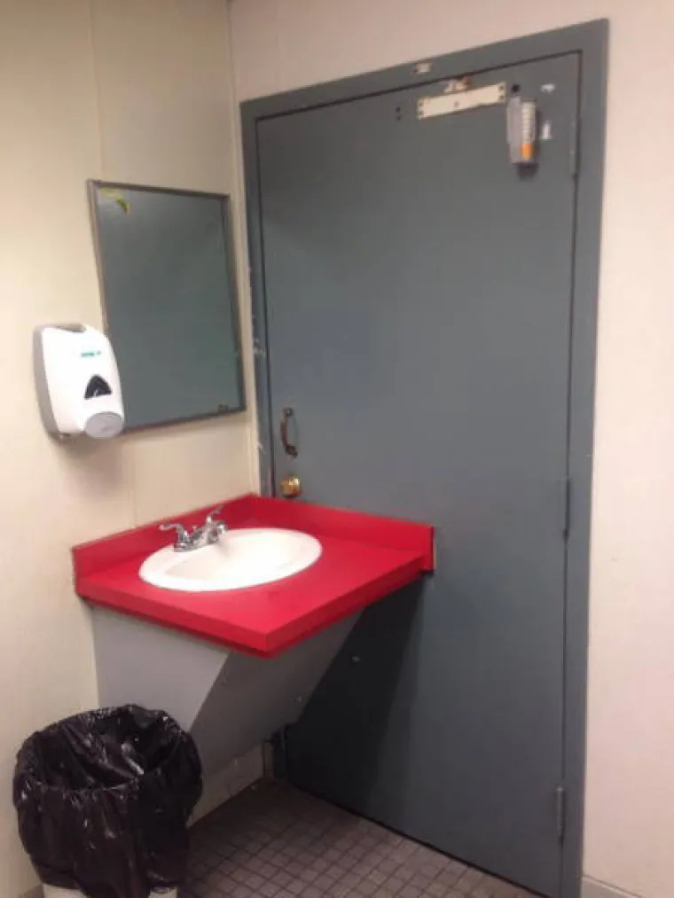 Toliko su beskorisni i očajni u svojem poslu da bi se mogli početi baviti politikom!