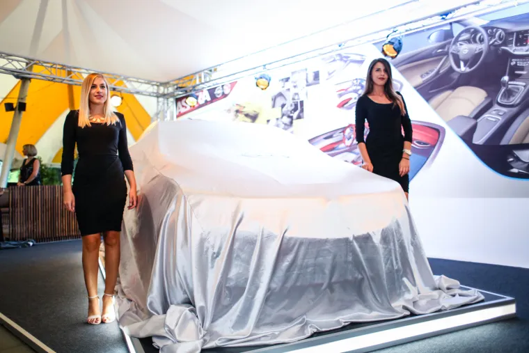 U Zagrebu je u ponedjeljak održano predstavljanje nove Opel Astre. Lakša i kompaktnija, nova inačica tog kod nas vrlo popularnog automobila nudi više prostora u unutrašnjosti.