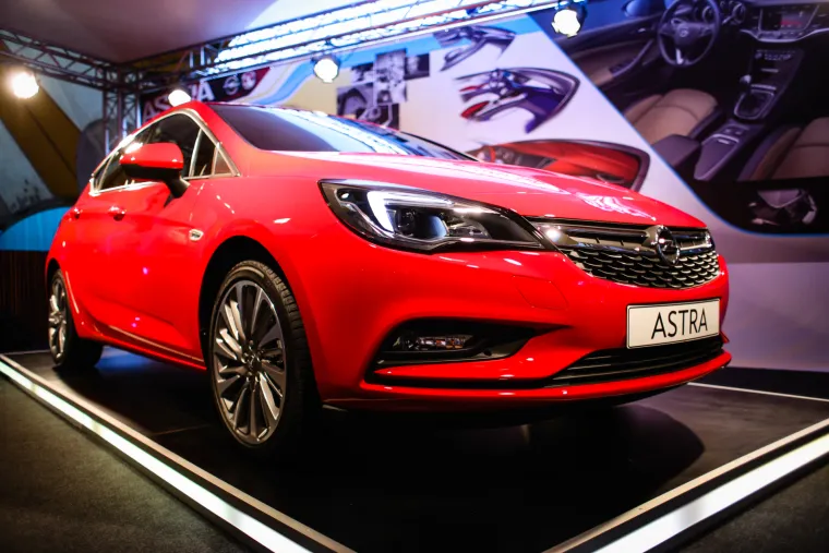 S novodizajniranim, lak&scaron;im i kompaktnijim sjedalima, putnici na stražnjoj klupi sada imaju 35 mm vi&scaron;e prostora za noge nego prije. Udaljenost između prvog i drugog reda sjedala povećana je za 1,5 cm. Vozač ima 2,2 cm vi&scaron;e prostora za glavu nego u prethodnom modelu.