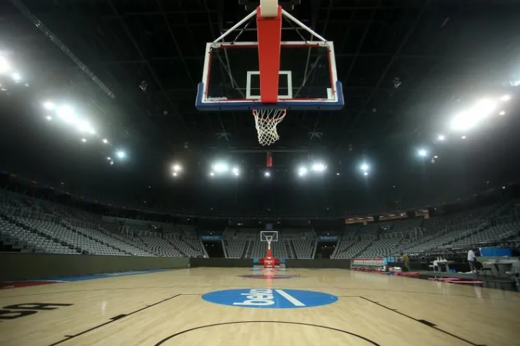 Uoči početka Europskog ko&scaron;arka&scaron;kog prvenstva, u Areni Zagreb postavljeni su novi ko&scaron;evi i parket, te je cijela dvorana brendirana u znaku Eurobasketa.
