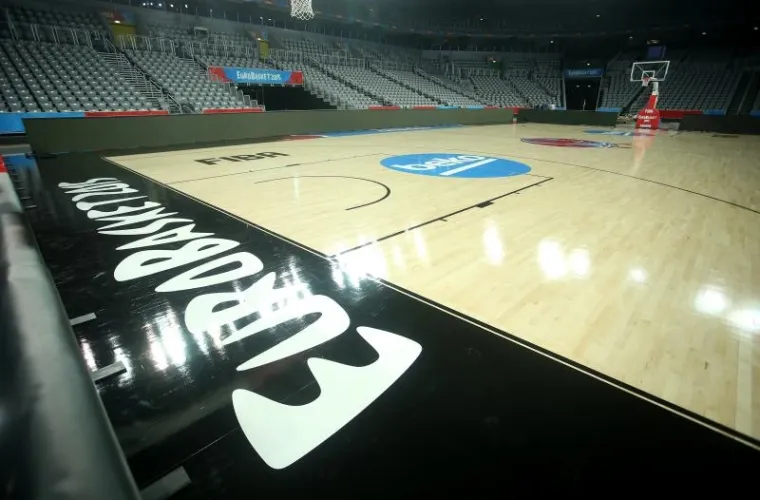 Uoči početka Europskog ko&scaron;arka&scaron;kog prvenstva, u Areni Zagreb postavljeni su novi ko&scaron;evi i parket, te je cijela dvorana brendirana u znaku Eurobasketa.