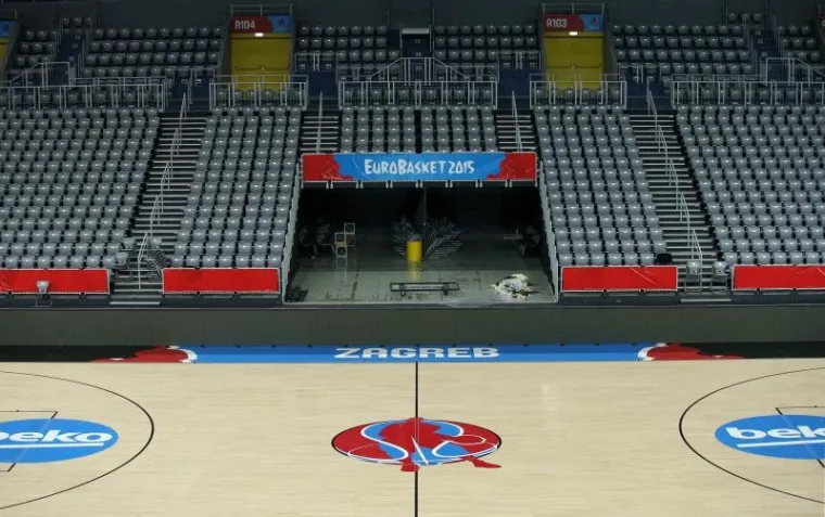 Uoči početka Europskog ko&scaron;arka&scaron;kog prvenstva, u Areni Zagreb postavljeni su novi ko&scaron;evi i parket, te je cijela dvorana brendirana u znaku Eurobasketa.