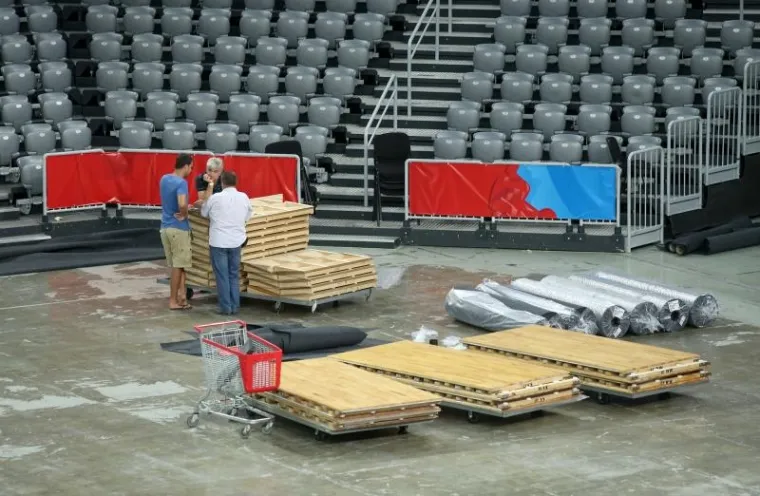 Uoči početka Europskog ko&scaron;arka&scaron;kog prvenstva, u Areni Zagreb postavljeni su novi ko&scaron;evi i parket, te je cijela dvorana brendirana u znaku Eurobasketa.