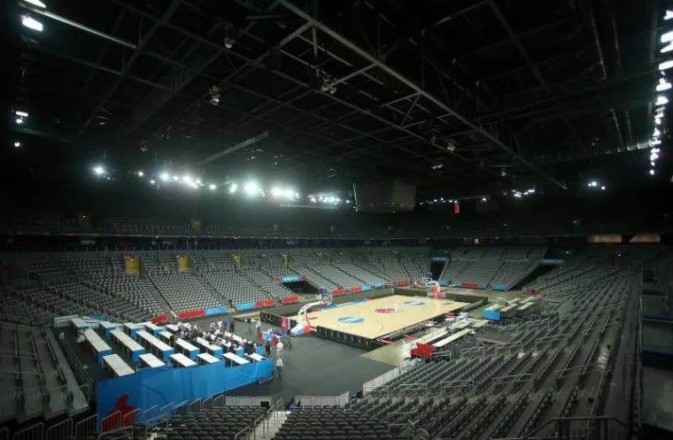 Uoči početka Europskog ko&scaron;arka&scaron;kog prvenstva, u Areni Zagreb postavljeni su novi ko&scaron;evi i parket, te je cijela dvorana brendirana u znaku Eurobasketa.