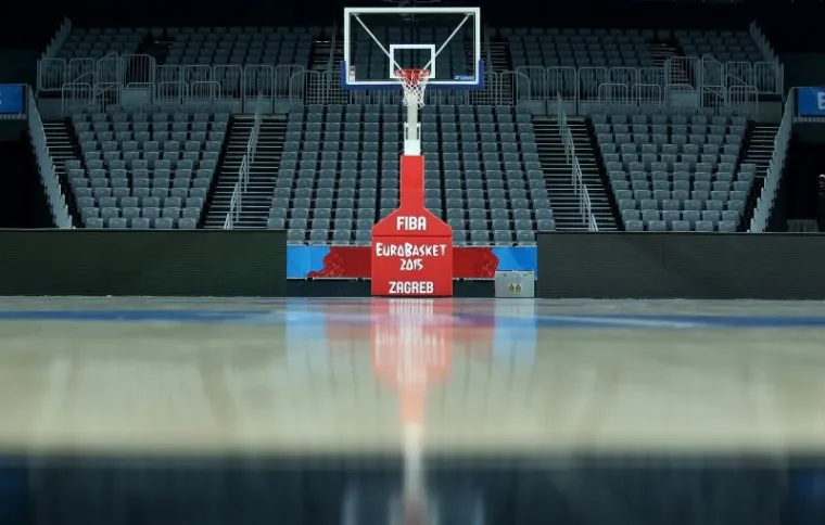 Uoči početka Europskog ko&scaron;arka&scaron;kog prvenstva, u Areni Zagreb postavljeni su novi ko&scaron;evi i parket, te je cijela dvorana brendirana u znaku Eurobasketa.