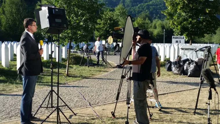 Reporter Hrvoje Kre&scaron;ić u Srebrenici