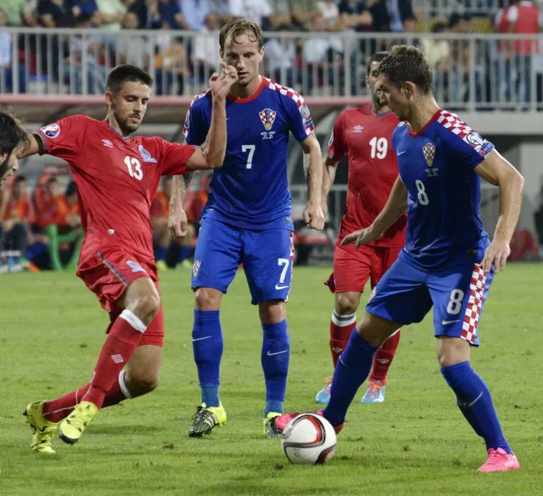 U sedmoj utakmici kvalifikacija za Euro 2016. hrvatska reprezentacija odigrala je 0:0 na gostovanju kod Azerbajdžana čiji je izbornik na&scaron; Robert Prosinečki