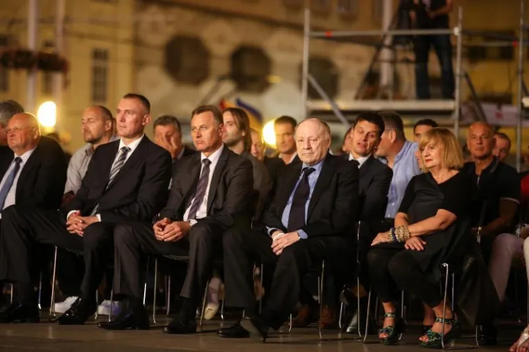 Na Trgu bana Josipa Jelačića u Zagrebu održano je svečano otvorenje europskog natjecanja u ko&scaron;arci Eurobasket 2015.