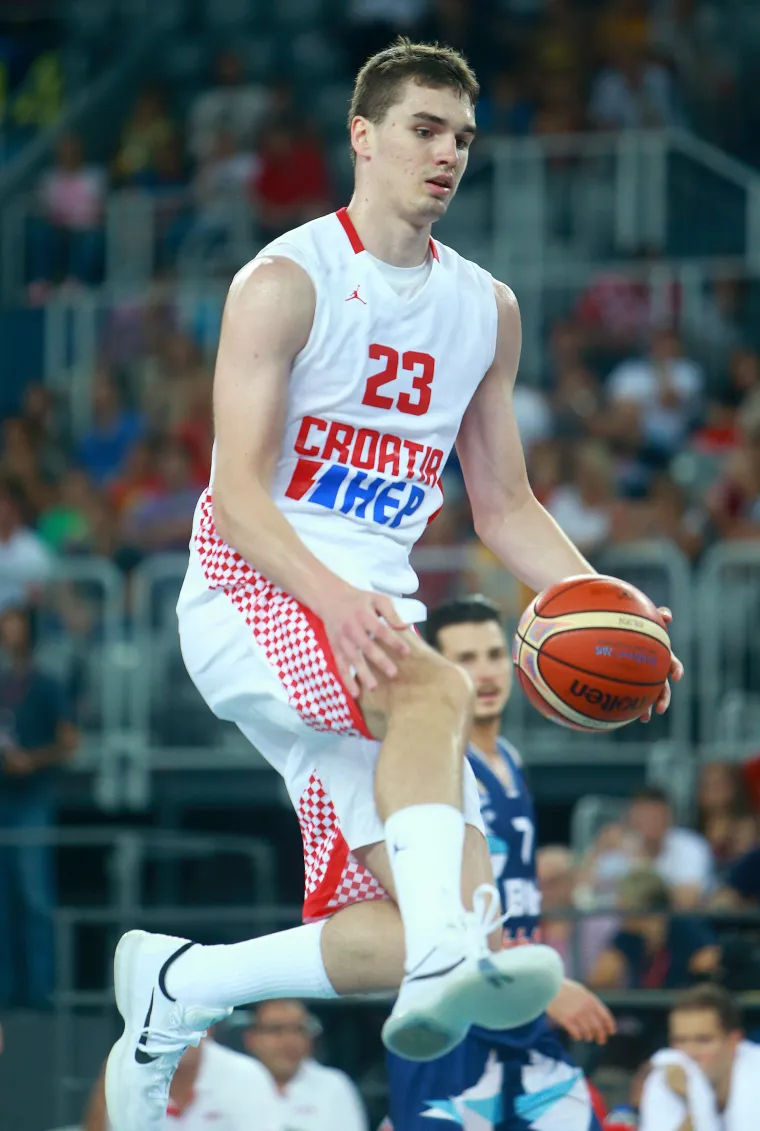 23	Mario Hezonja  	K	2.01	      25.02.1995.	Dubrovnik (Hrv)	Orlando Magic