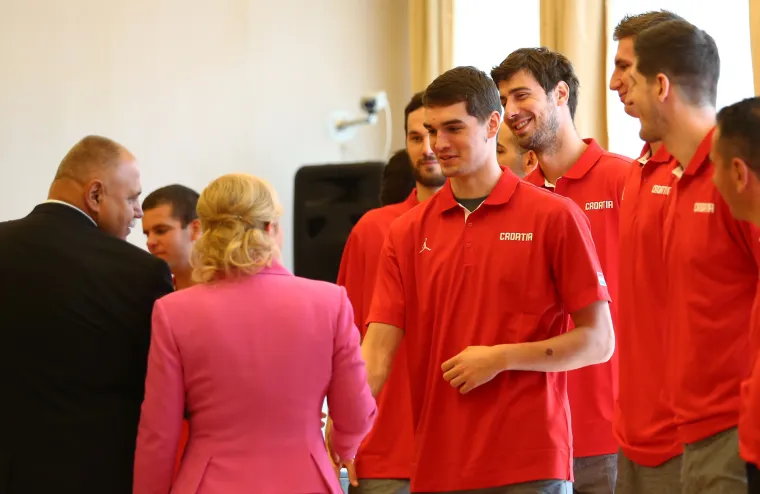 Predsjednica Grabar-Kitarović uoči EuroBasketa primila hrvatske ko&scaron;arka&scaron;e