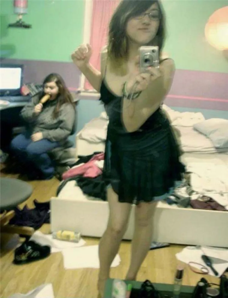 ŽIVI UŽAS: Trudili se ispasti seksi, a na kraju se samo osramotili na najgori mogući način