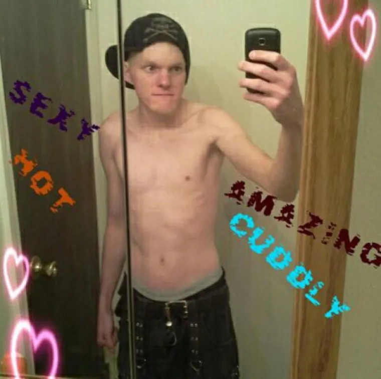 ŽIVI UŽAS: Trudili se ispasti seksi, a na kraju se samo osramotili na najgori mogući način