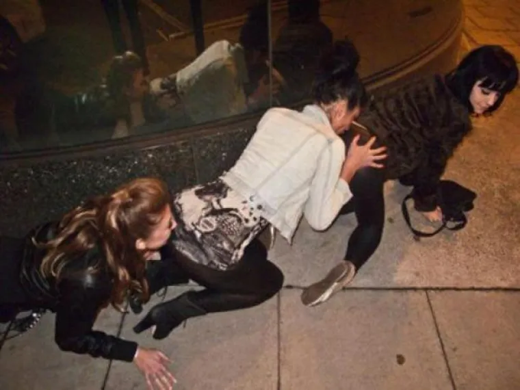 ŽIVI UŽAS: Trudili se ispasti seksi, a na kraju se samo osramotili na najgori mogući način