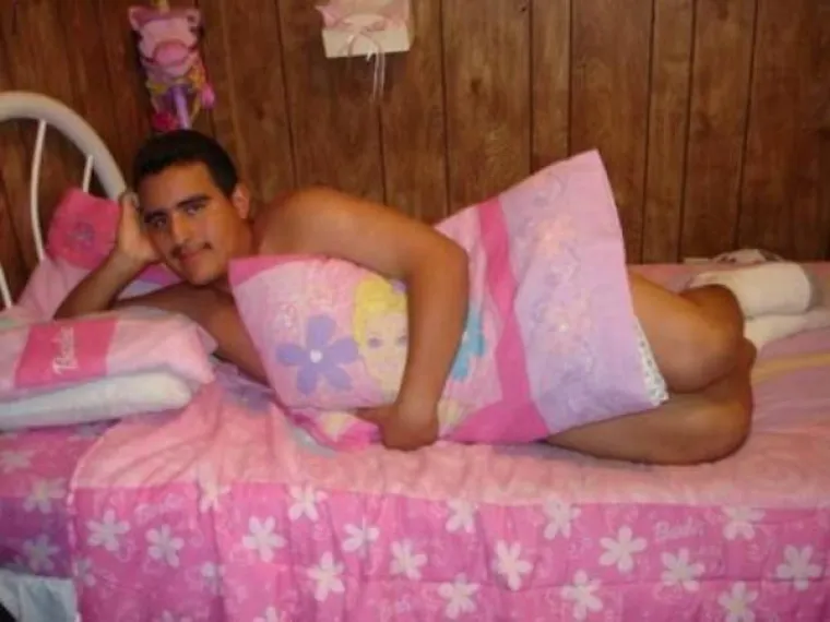 ŽIVI UŽAS: Trudili se ispasti seksi, a na kraju se samo osramotili na najgori mogući način