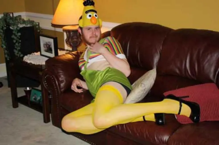 ŽIVI UŽAS: Trudili se ispasti seksi, a na kraju se samo osramotili na najgori mogući način