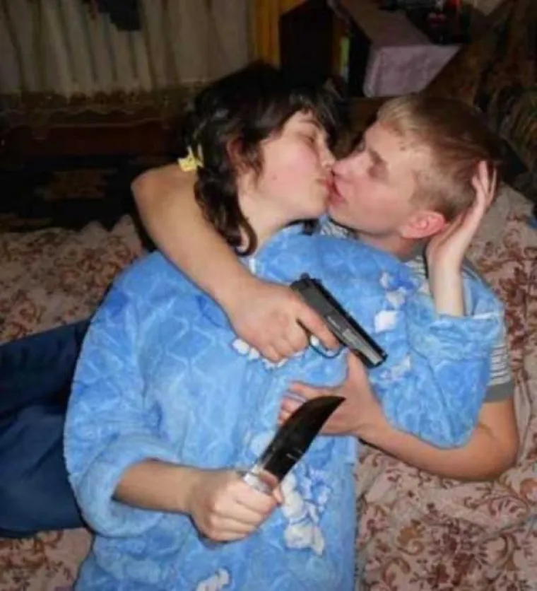 ŽIVI UŽAS: Trudili se ispasti seksi, a na kraju se samo osramotili na najgori mogući način