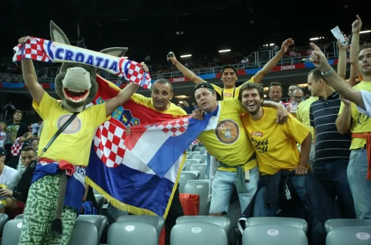 HRVATSKA - SLOVENIJA: Navijačka borba za Zagreb