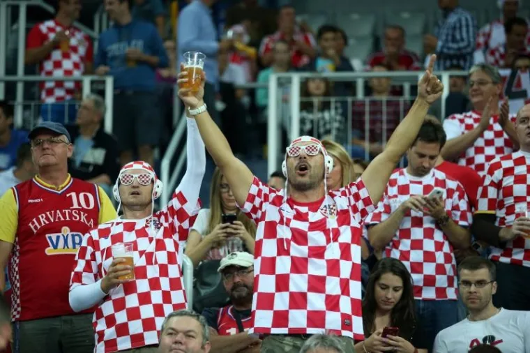 HRVATSKA - SLOVENIJA: Navijačka borba za Zagreb