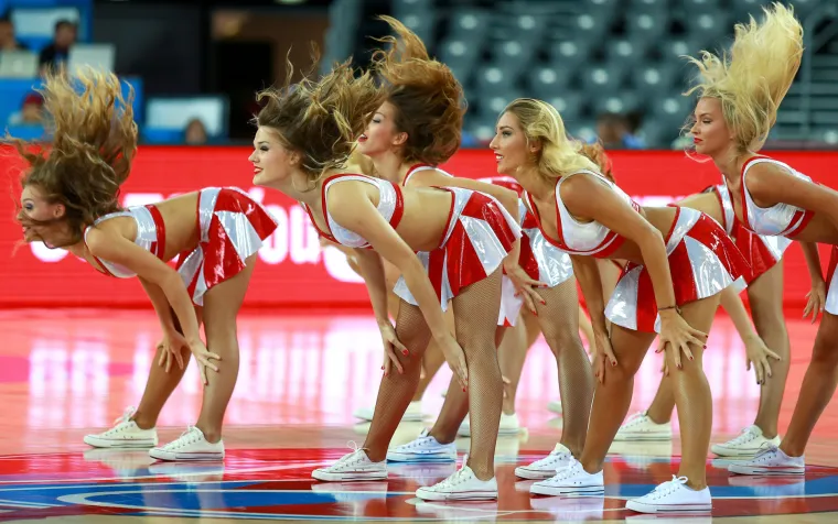 Atraktivne plesačice podignule atmosferu u zagrebačkoj Areni do usijanja