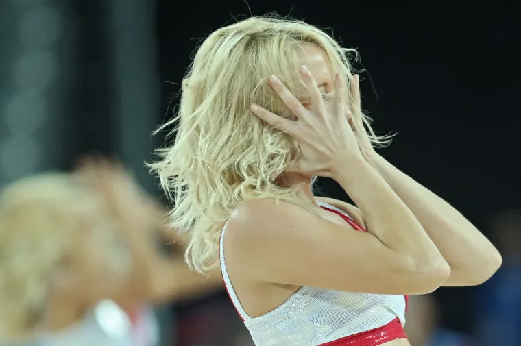 Atraktivne plesačice podignule atmosferu u zagrebačkoj Areni do usijanja