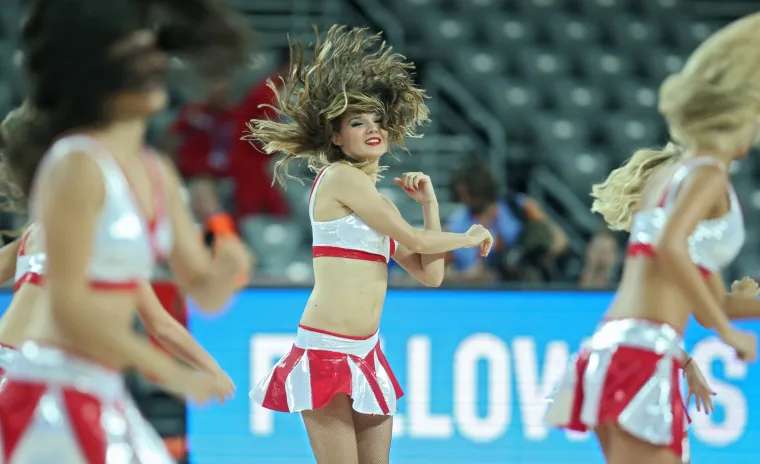 Atraktivne plesačice podignule atmosferu u zagrebačkoj Areni do usijanja