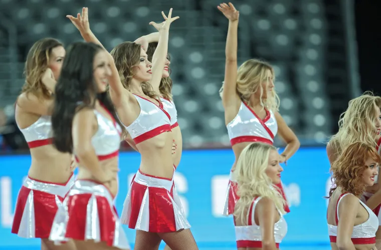 Atraktivne plesačice podignule atmosferu u zagrebačkoj Areni do usijanja