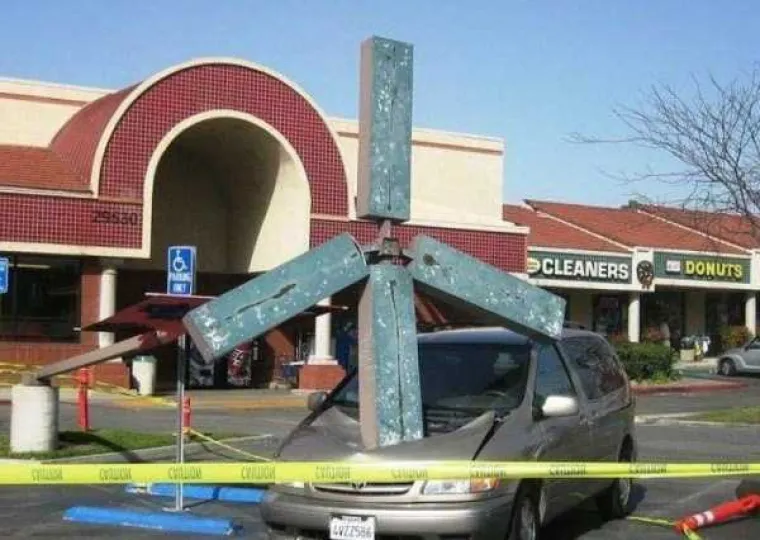 Rekli su ne mogu srušiti stup.