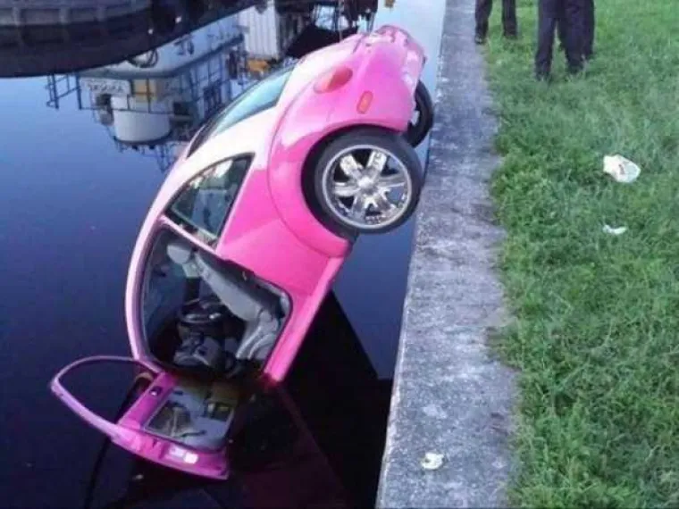 Sve je počelo kad sam kupio ružičasti auto.