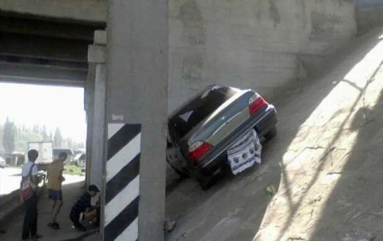 Morao sam malo odrijemati pored ceste.