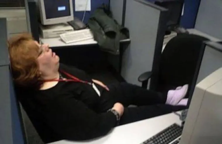 &Scaron;to bi rekao va&scaron; &scaron;ef da vas nađe u ovakvoj pozi na poslu?