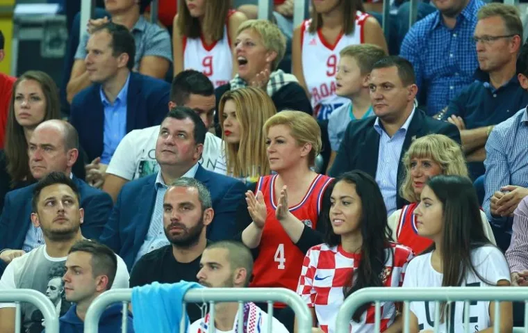 PREDSJEDNICA U DRAŽENOVOM DRESU: Pogledajte tko je sve došao na utakmicu