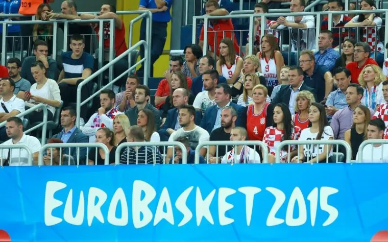 PREDSJEDNICA U DRAŽENOVOM DRESU: Pogledajte tko je sve došao na utakmicu